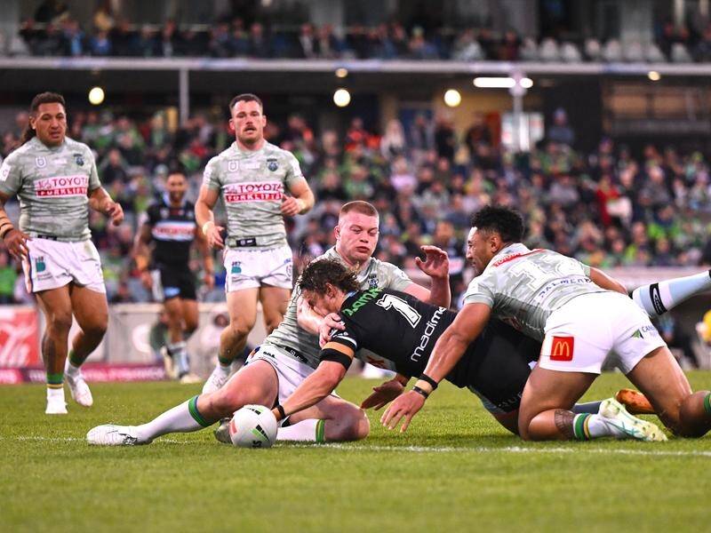 Nicho Hynes was among seven try-scorers as Cronulla inflicted a 40-0 home thrashing on Canberra. (Lukas Coch/AAP PHOTOS)